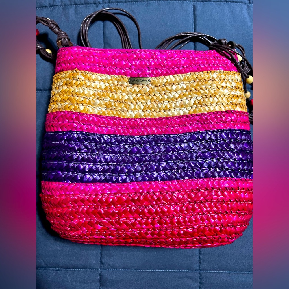 Beautiful woven straw purse.